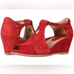 Earth Orgins Suede Wedge